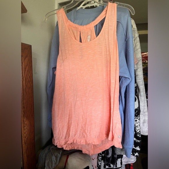 Bundle of 6 tank tops - Picture 2 of 7